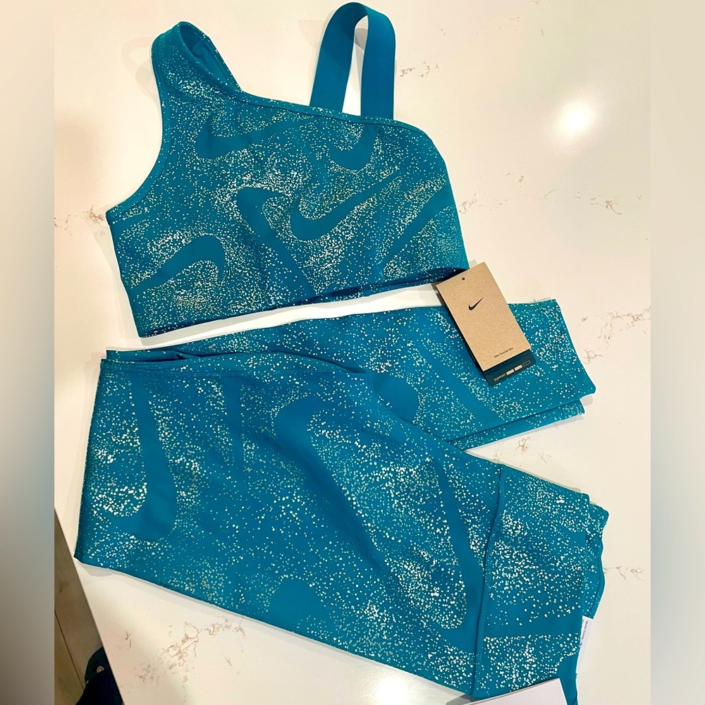 NIKE SET!! NWT.
#nike#set#workout#Gym